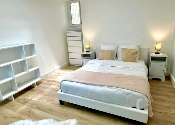 Parisian Spacious 70m2 Flat Near Eiffel Tower Paříž