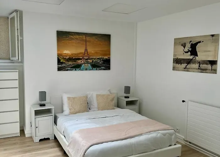 Parisian Spacious 70m2 Flat Near Eiffel Tower *